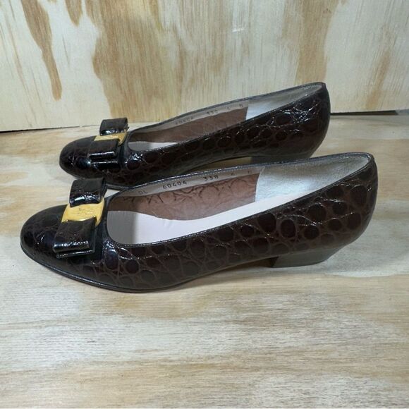 Salvatore Ferragamo Brown Low Heels  with Crocodile Pattern Women’s Size 6 - Picture 1 of 8